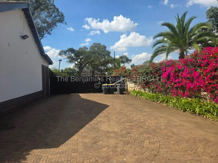 2 Bedroom Cottage/Garden Flat to Rent in Avondale