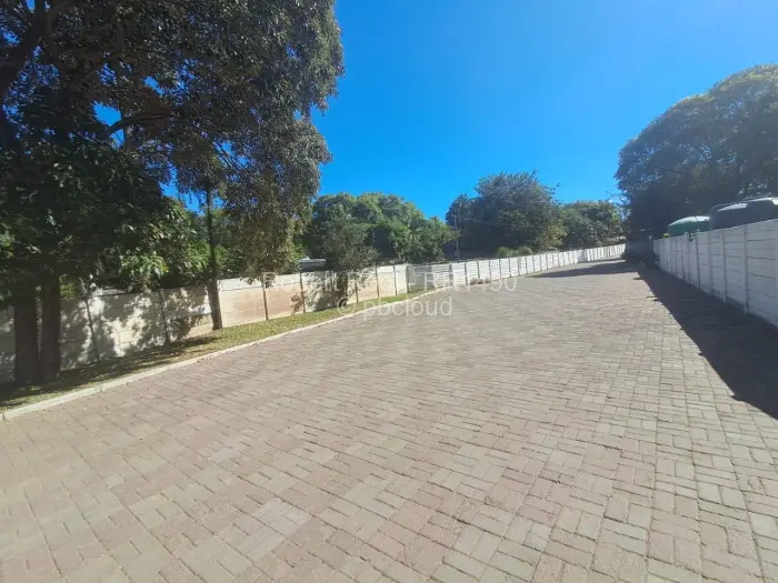Townhouse/Cluster to Rent in Newlands, Harare