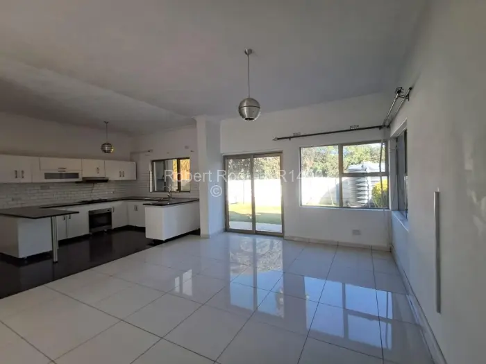 Townhouse/Cluster to Rent in Newlands, Harare