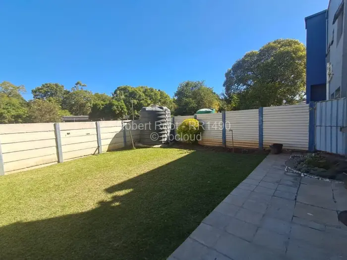 Townhouse/Cluster to Rent in Newlands, Harare