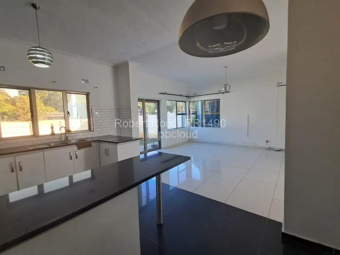 Townhouse/Cluster to Rent in Newlands, Harare