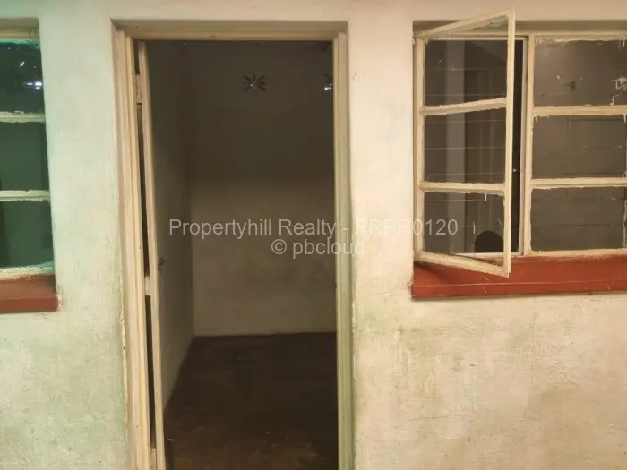 6 Bedroom Cottage/Garden Flat to Rent in Marimba Park, Harare