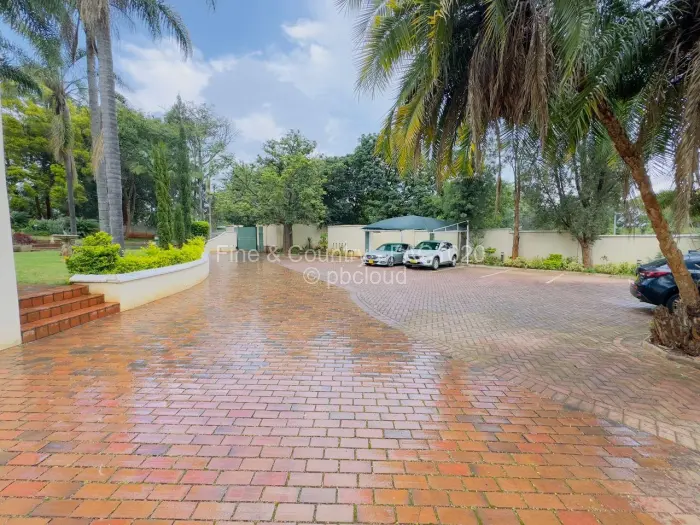 Townhouse/Cluster to Rent in Greystone Park, Harare