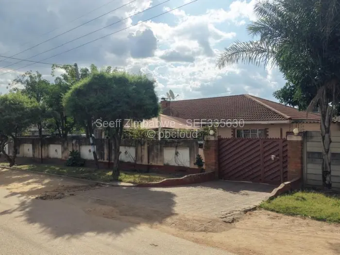 4 Bedroom House for Sale in Mainway Meadows, Harare