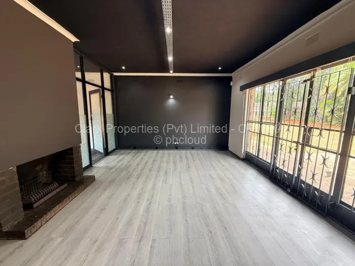 Office to Rent in Highlands