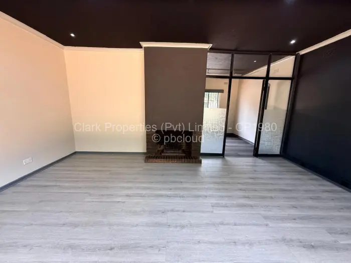 Office to Rent in Highlands