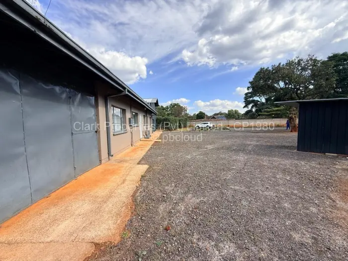 Office to Rent in Highlands