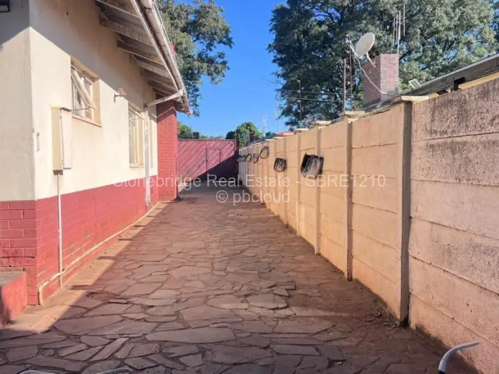 3 Bedroom House for Sale in Paddonhurst, Bulawayo