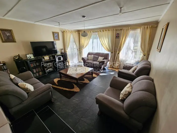 3 Bedroom House for Sale in Burnside, Bulawayo