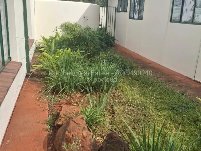 3 Bedroom Cottage/Garden Flat to Rent in Greendale North