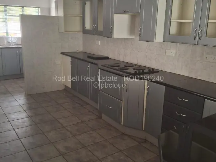 3 Bedroom Cottage/Garden Flat to Rent in Greendale North