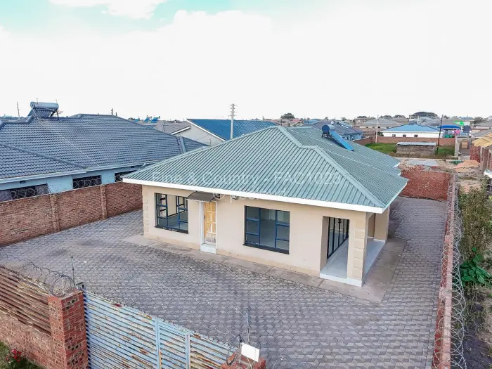 3 Bedroom House for Sale in Mabvazuva Estates, Ruwa
