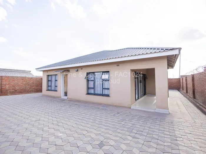 3 Bedroom House for Sale in Mabvazuva Estates, Ruwa