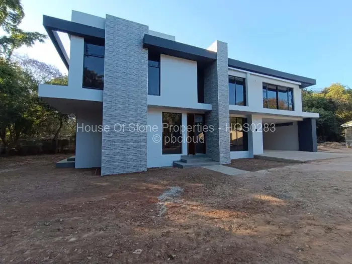 Townhouse/Cluster for Sale in Highlands, Harare