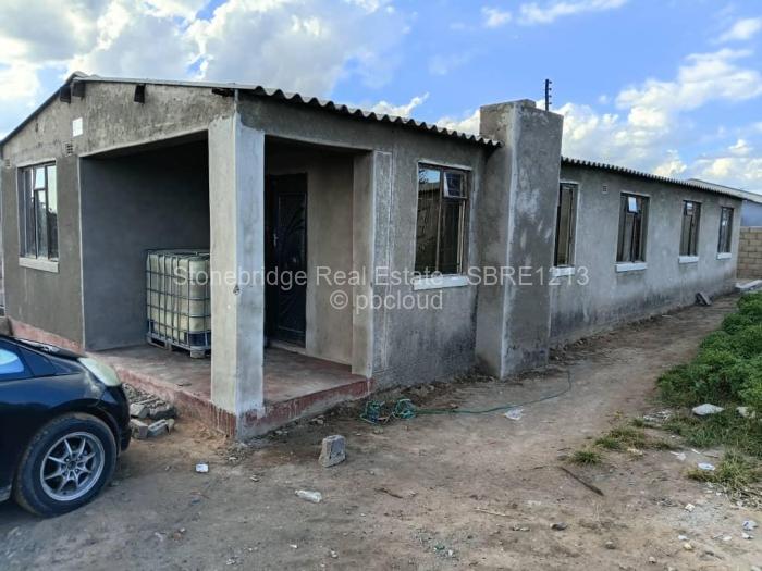 4 Bedroom House for Sale in Cowdray Park, Bulawayo
