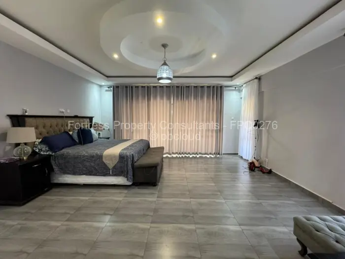 6 Bedroom House for Sale in Hogerty Hill, Harare
