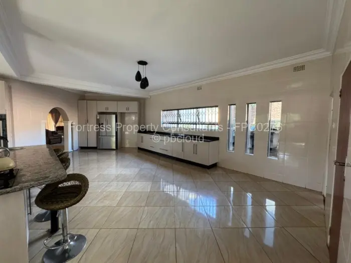 6 Bedroom House for Sale in Hogerty Hill, Harare