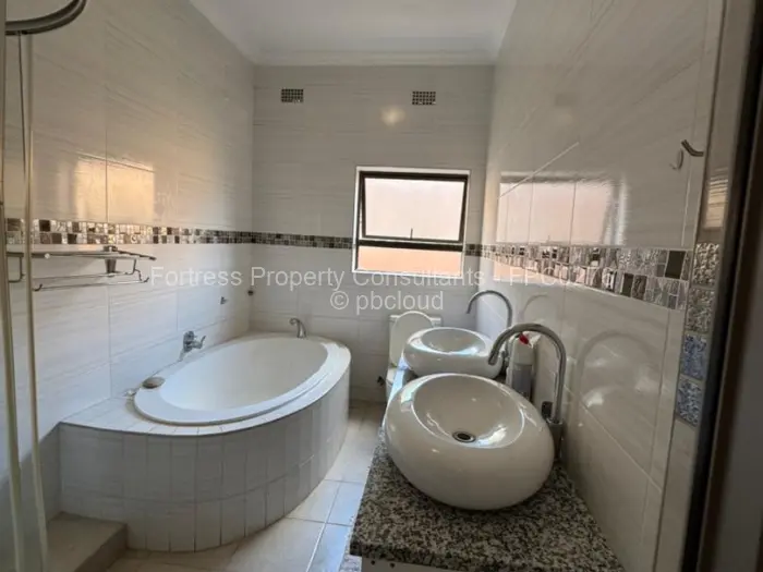 6 Bedroom House for Sale in Hogerty Hill, Harare