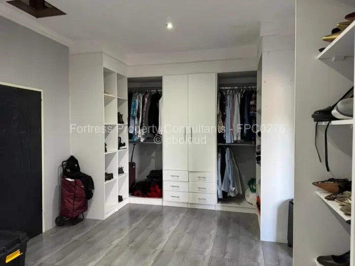 6 Bedroom House for Sale in Hogerty Hill, Harare