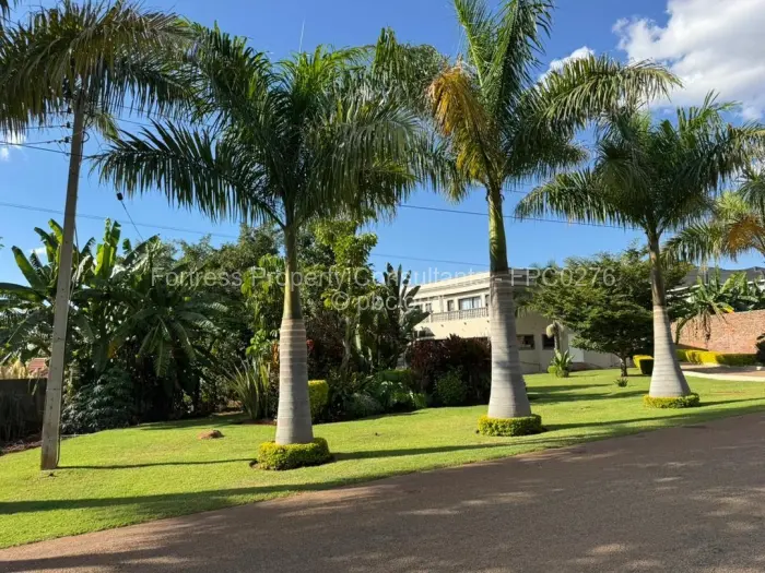 6 Bedroom House for Sale in Hogerty Hill, Harare