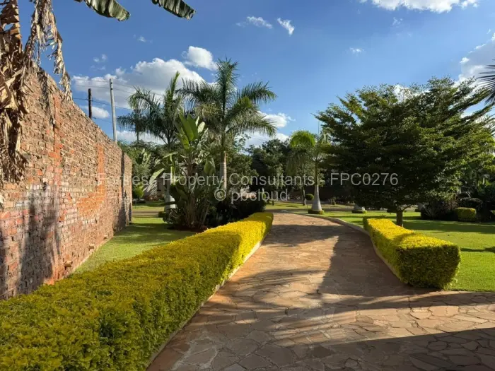 6 Bedroom House for Sale in Hogerty Hill, Harare
