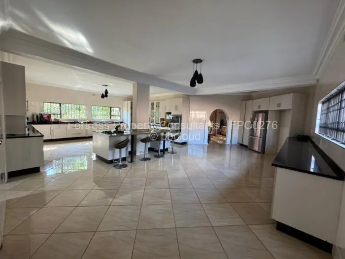 6 Bedroom House for Sale in Hogerty Hill, Harare