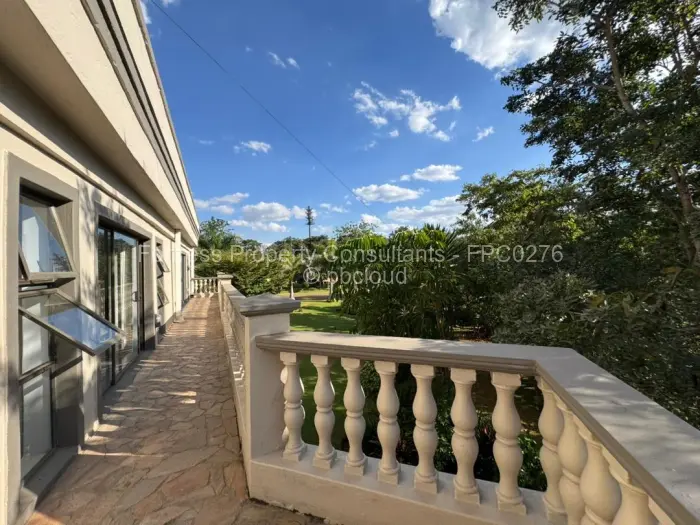 6 Bedroom House for Sale in Hogerty Hill, Harare
