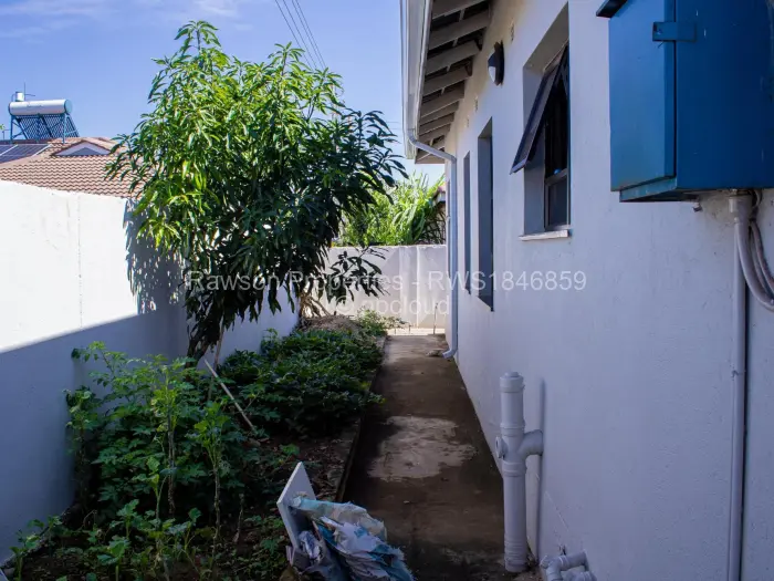 4 Bedroom House for Sale in Madokero Estates, Harare