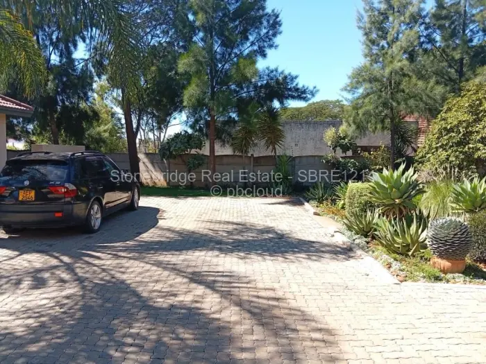 Townhouse/Cluster to Rent in Hillside Byo, Bulawayo