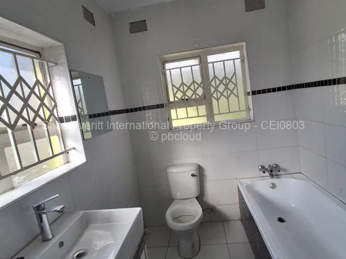 House to Rent in Mainway Meadows, Harare
