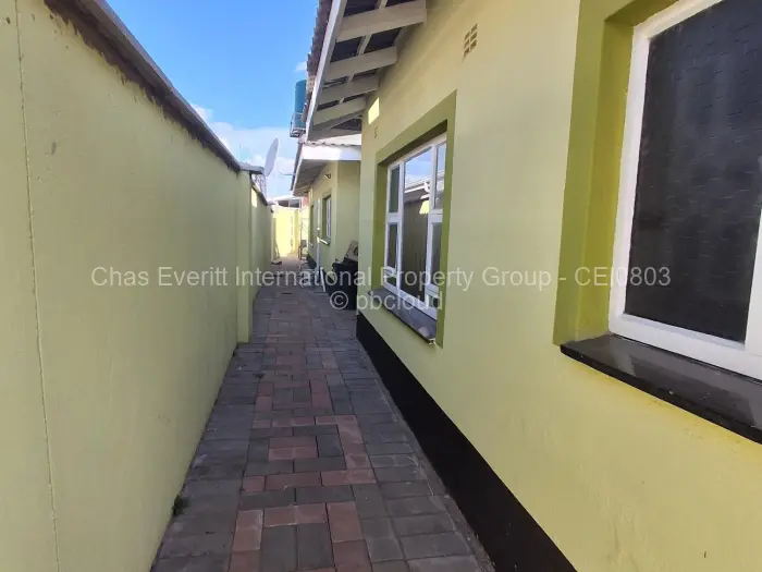 House to Rent in Mainway Meadows, Harare