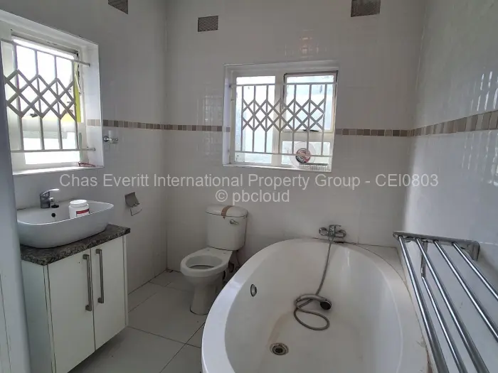 House to Rent in Mainway Meadows, Harare
