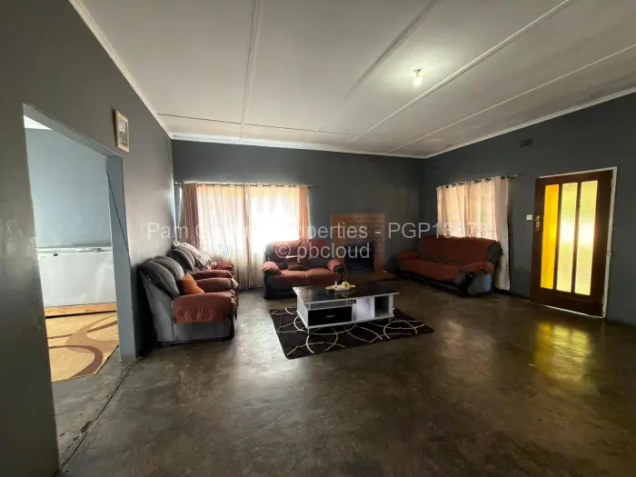 4 Bedroom House for Sale in Burnside, Bulawayo
