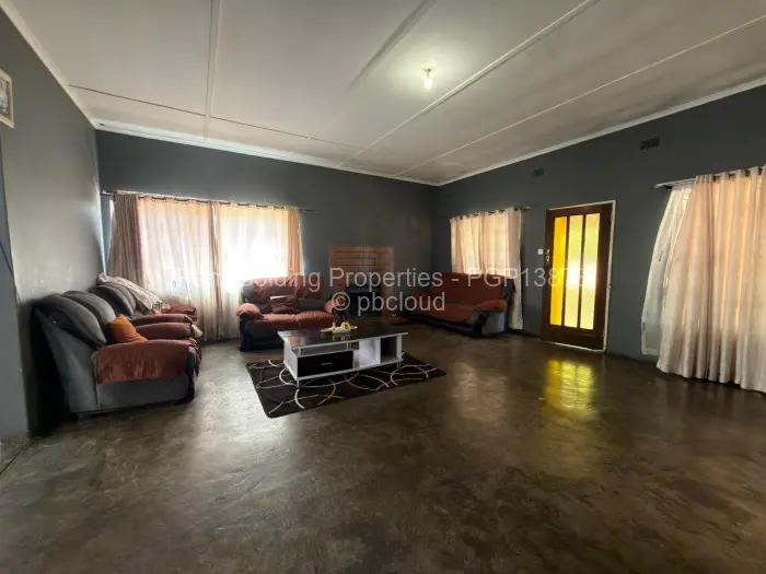 4 Bedroom House for Sale in Burnside, Bulawayo