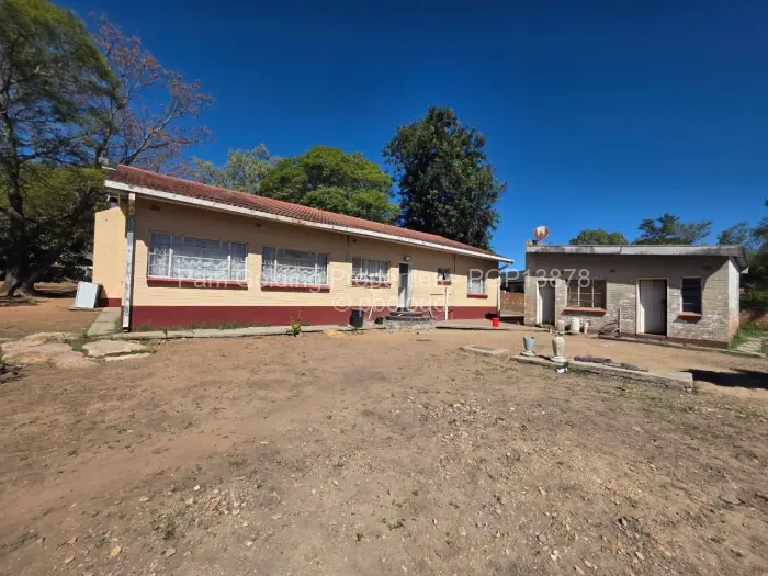 4 Bedroom House for Sale in Burnside, Bulawayo