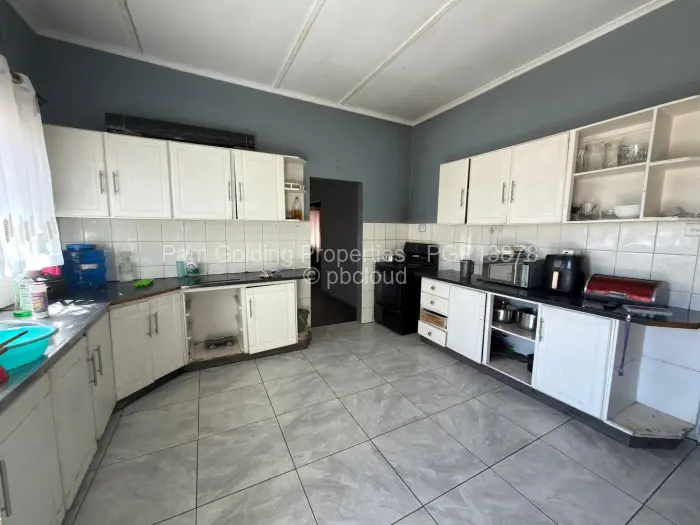 4 Bedroom House for Sale in Burnside, Bulawayo
