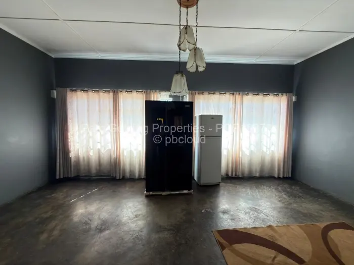 4 Bedroom House for Sale in Burnside, Bulawayo