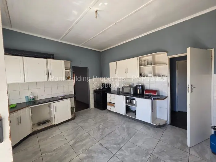 4 Bedroom House for Sale in Burnside, Bulawayo