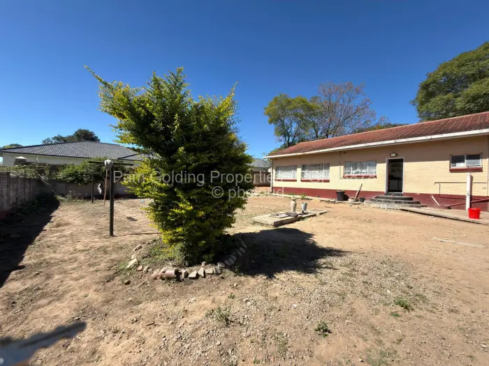 4 Bedroom House for Sale in Burnside, Bulawayo