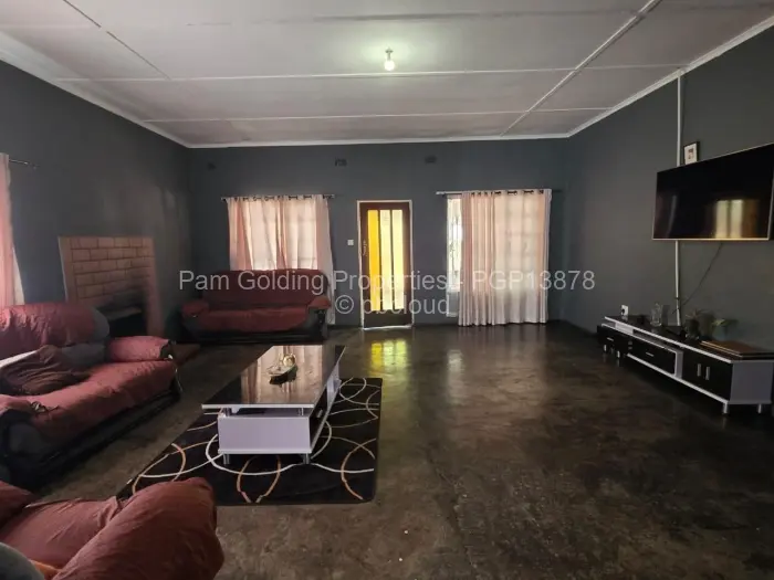 4 Bedroom House for Sale in Burnside, Bulawayo