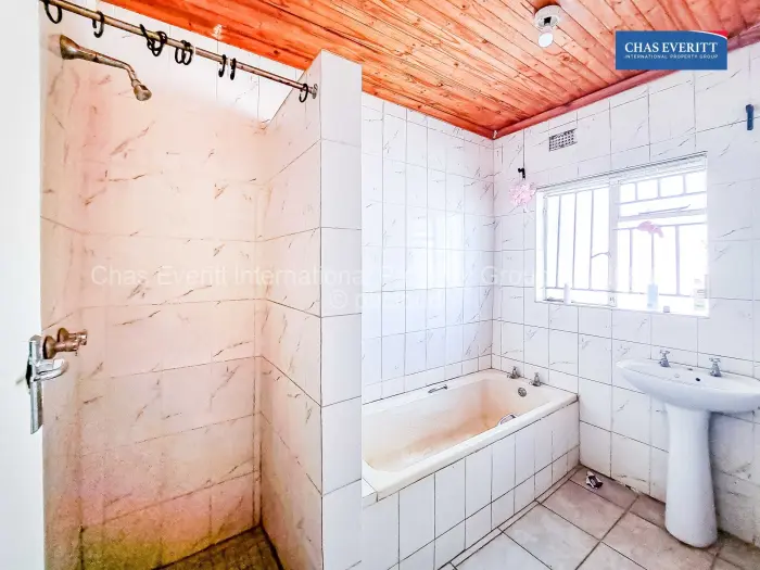 8 Bedroom House for Sale in Waterfalls, Harare