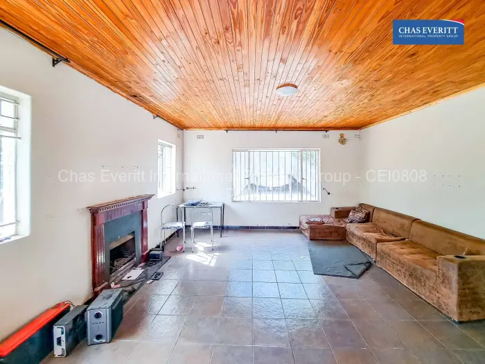 8 Bedroom House for Sale in Waterfalls, Harare