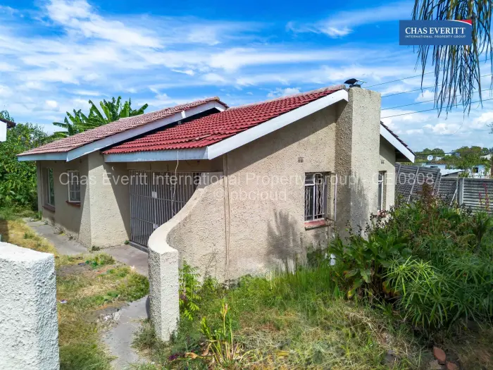 8 Bedroom House for Sale in Waterfalls, Harare