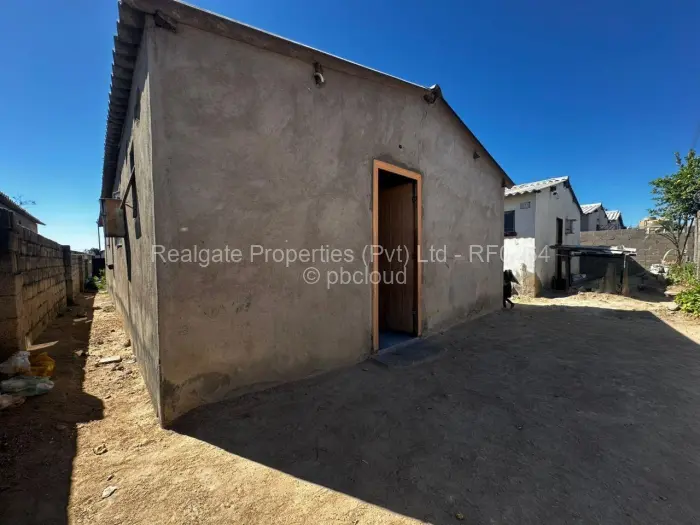 3 Bedroom House for Sale in Cowdray Park, Bulawayo