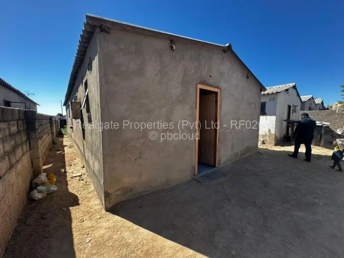3 Bedroom House for Sale in Cowdray Park, Bulawayo