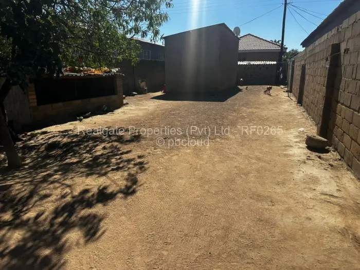 1 Bedroom House for Sale in Cowdray Park, Bulawayo