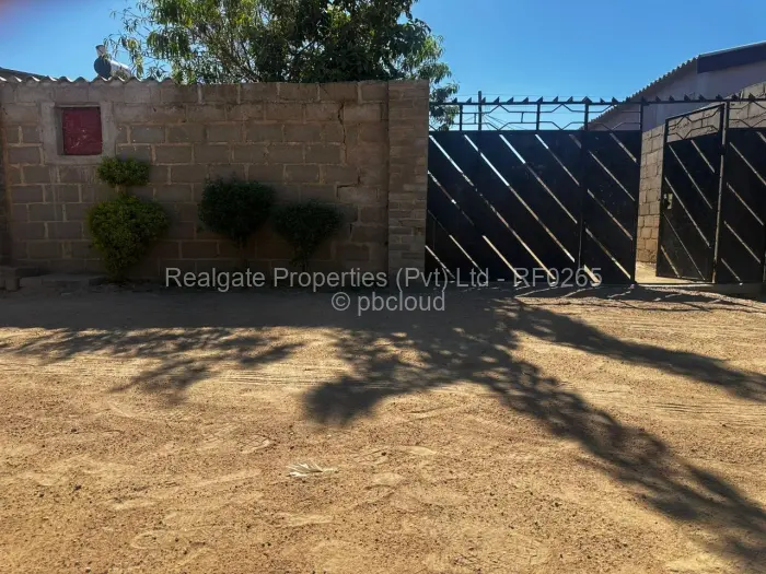 1 Bedroom House for Sale in Cowdray Park, Bulawayo