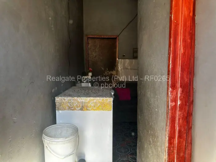 1 Bedroom House for Sale in Cowdray Park, Bulawayo