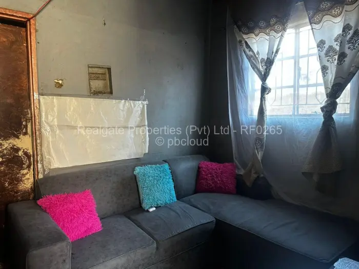 1 Bedroom House for Sale in Cowdray Park, Bulawayo