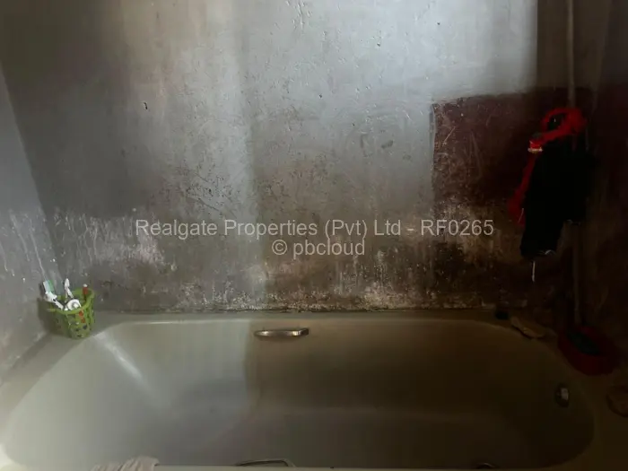 1 Bedroom House for Sale in Cowdray Park, Bulawayo